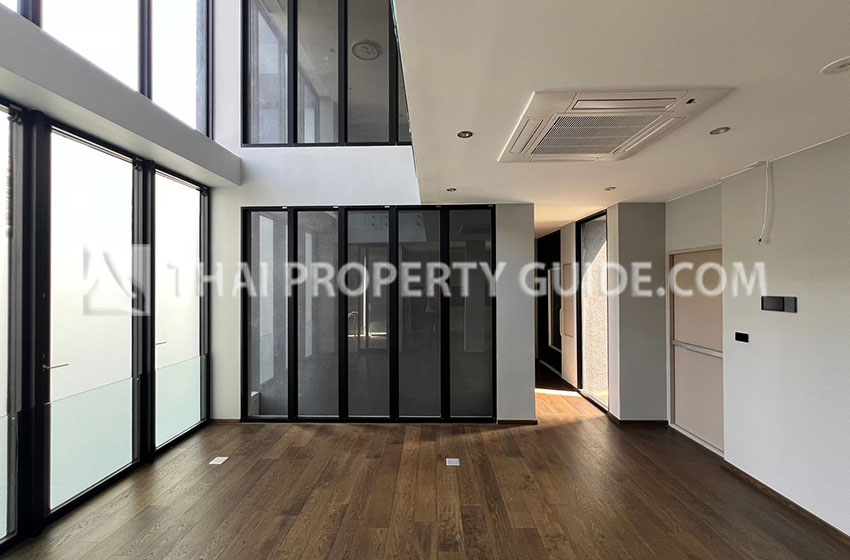 House with Private Pool in Srinakarin 